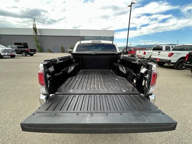 Used 2023 Toyota Tacoma TRD Off-Road w/ Black Out Package (TMS) AWD/4WD image 12