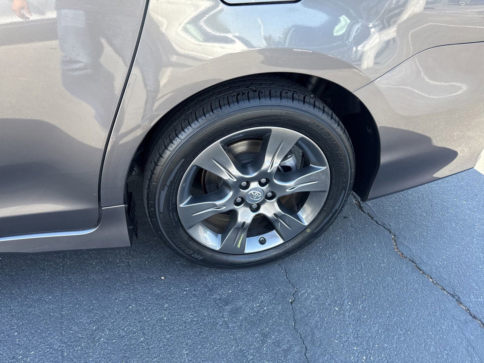 Used 2016 Toyota Sienna SE FWD image 11
