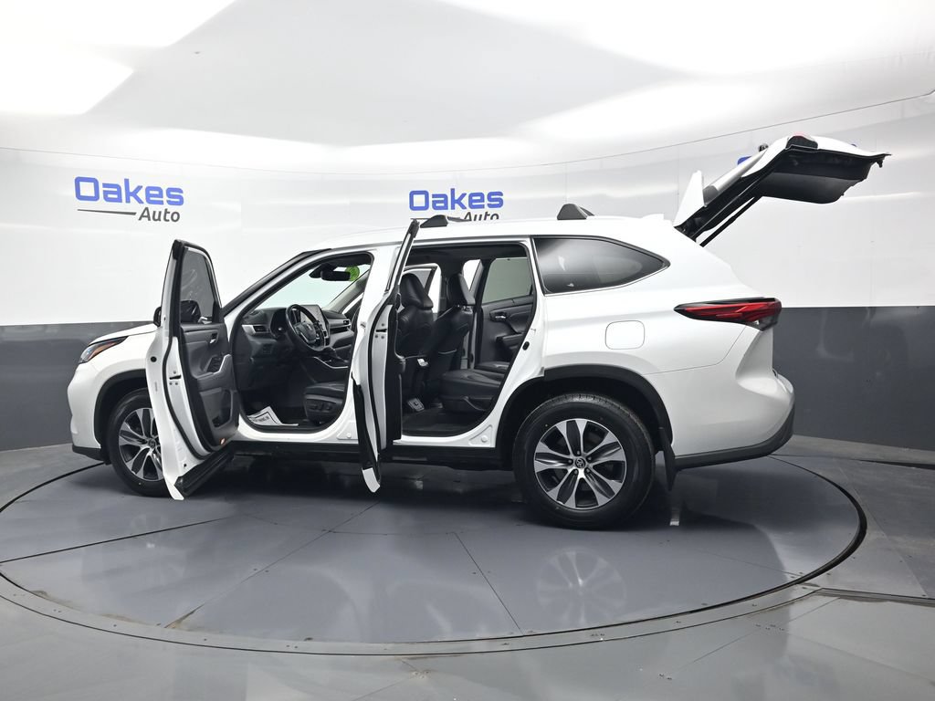 Used 2022 Toyota Highlander XLE AWD/4WD image 56
