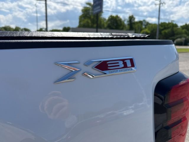 Used 2024 GMC Sierra 2500 SLT w/ SLT Premium Package AWD/4WD image 16