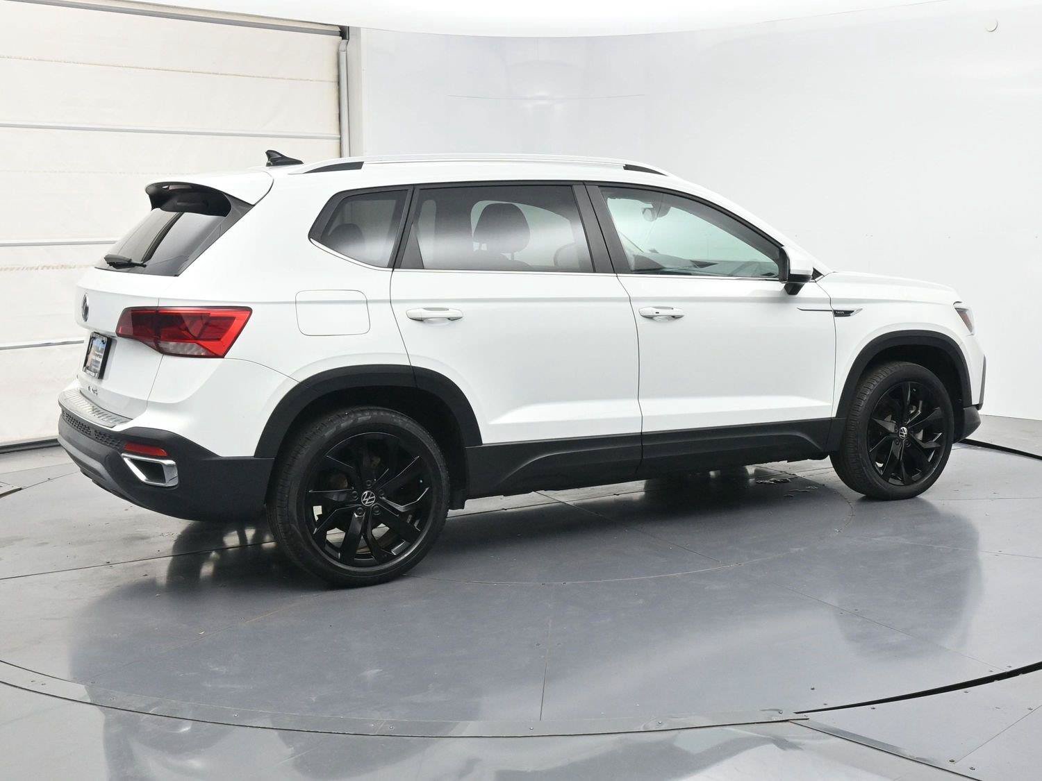 Used 2023 Volkswagen Taos SE w/ Panoramic Sunroof Package FWD image 26