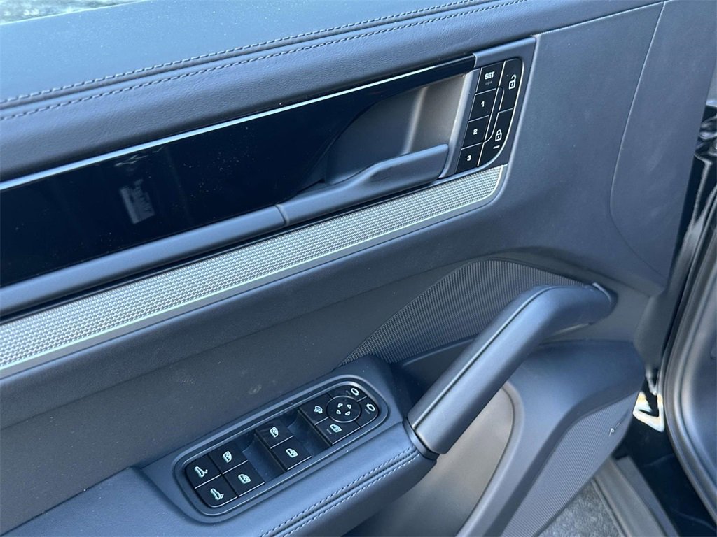 New 2026 Porsche Cayenne S image 19