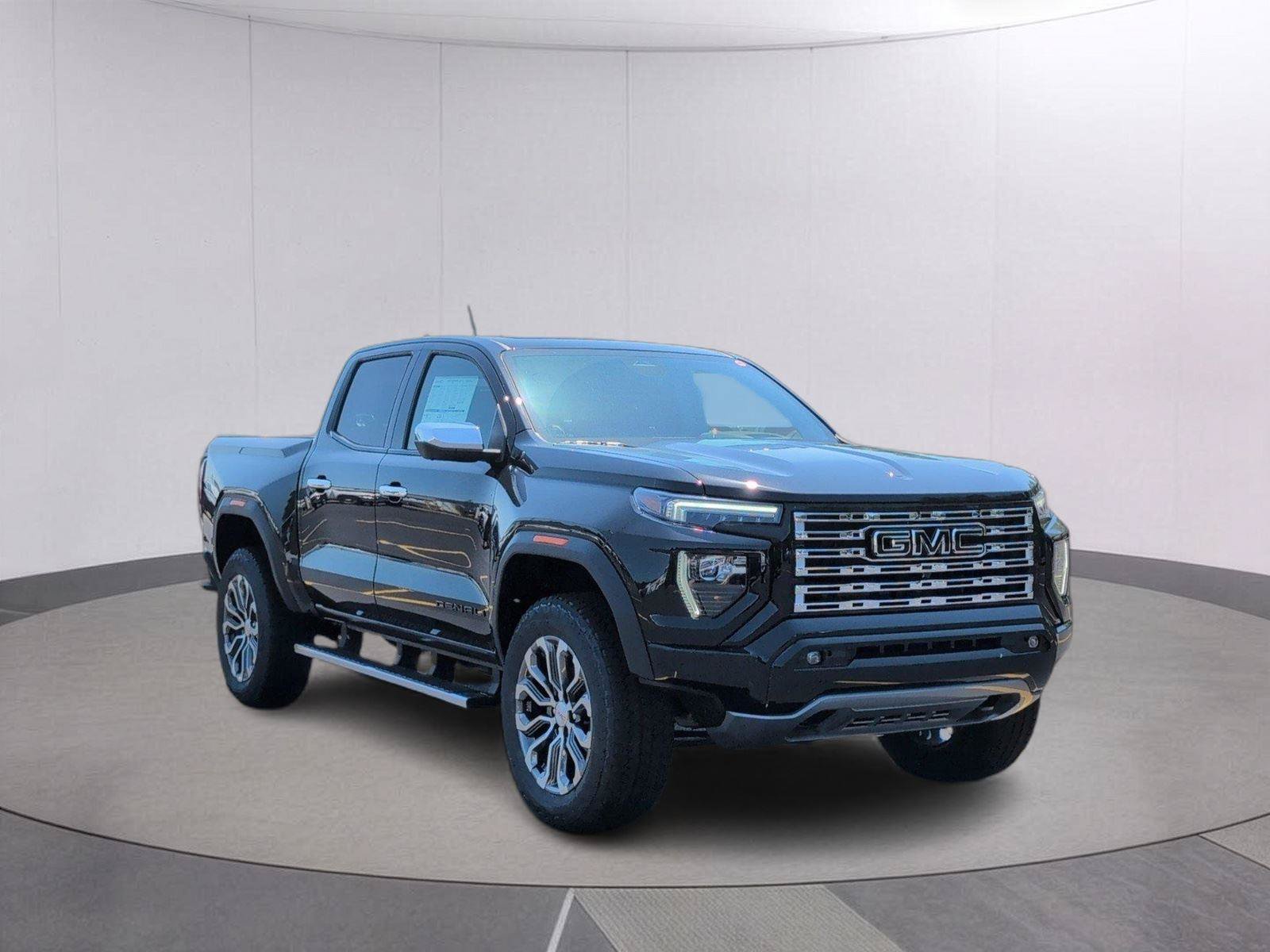 New 2026 GMC Canyon Denali w/ LPO, Black Badging Package AWD/4WD image 6
