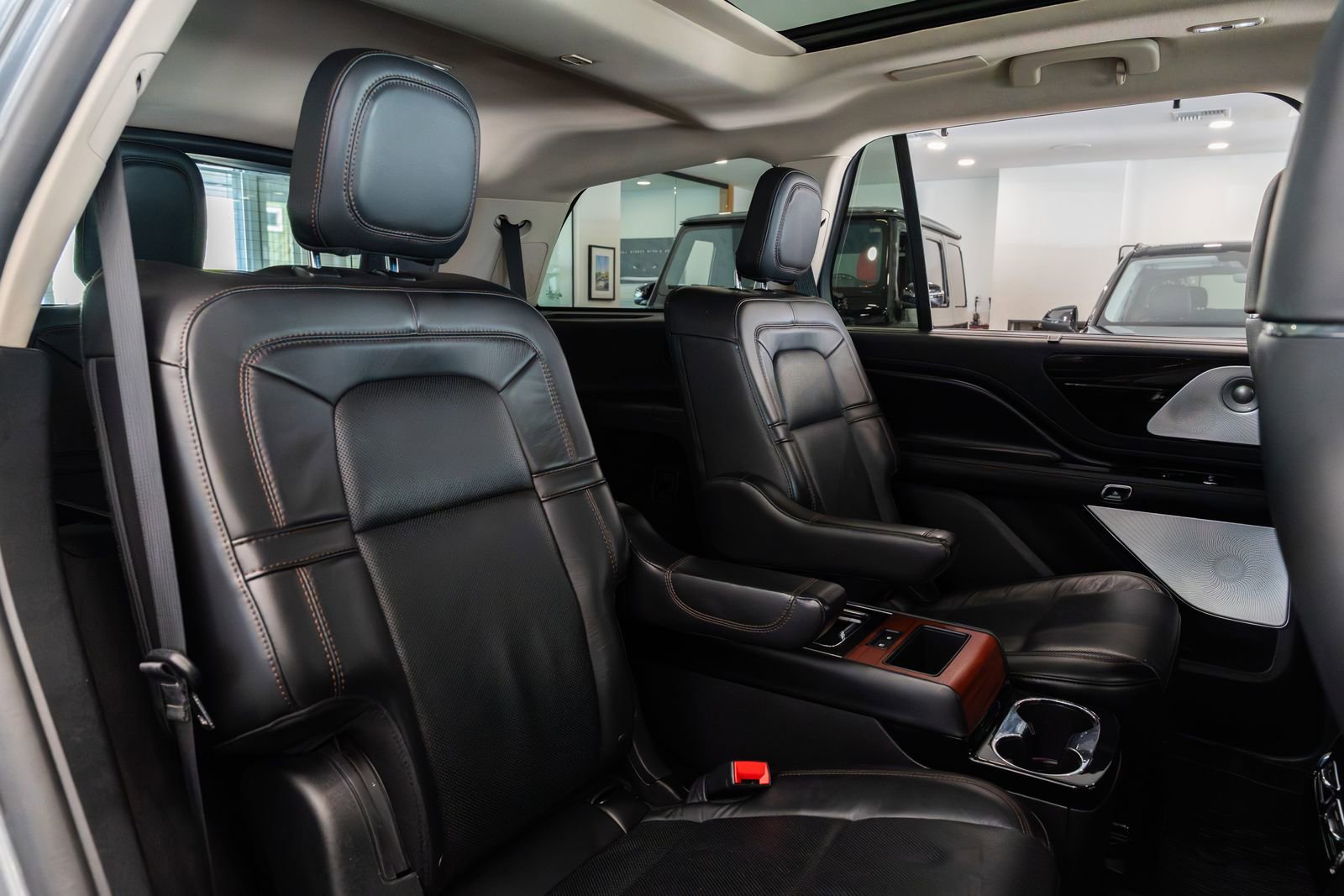 Used 2021 Lincoln Aviator Reserve w/ Equipment Group 210A image 24