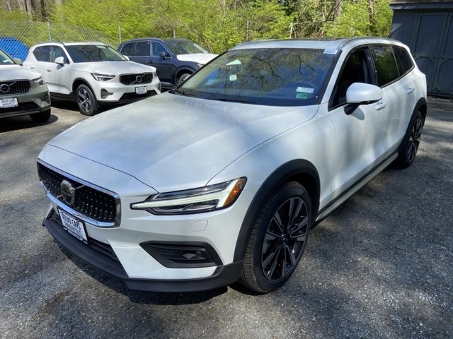 New 2025 Volvo V60 B5 Cross Country Ultra w/ Protection Package Premier image 3