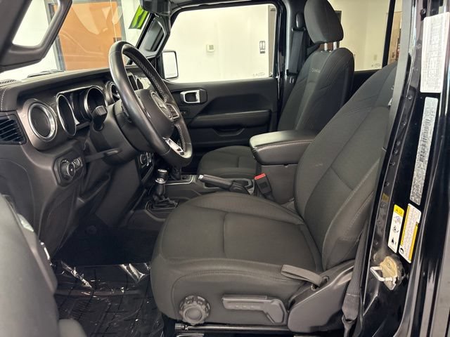 Used 2019 Jeep Wrangler Unlimited Sahara AWD/4WD image 5