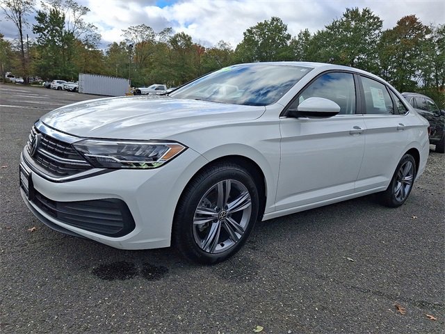 Used 2023 Volkswagen Jetta SE image 3