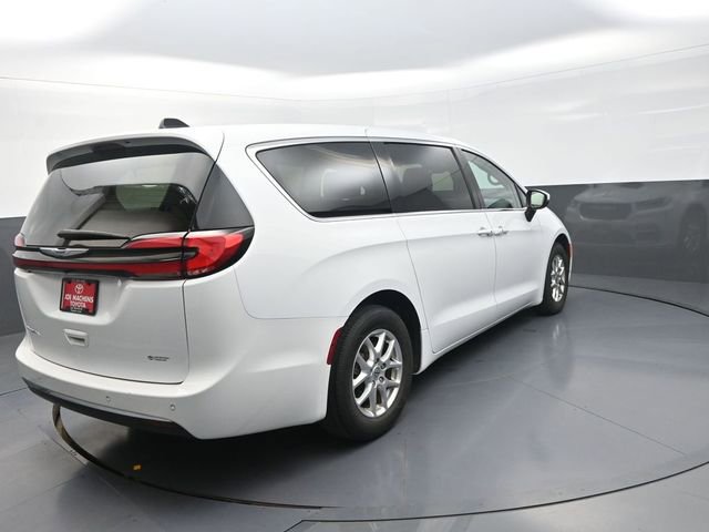 Used 2023 Chrysler Pacifica Touring-L FWD image 8