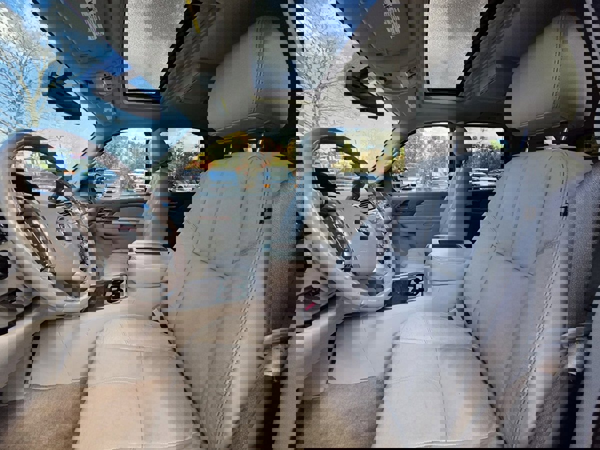 Used 2010 GMC Yukon SLT w/ SLT-2 Equipment Package image 4