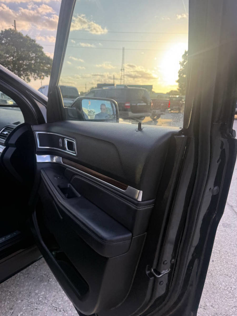 Used 2018 Ford Explorer Limited w/ Equipment Group 301A FWD image 26