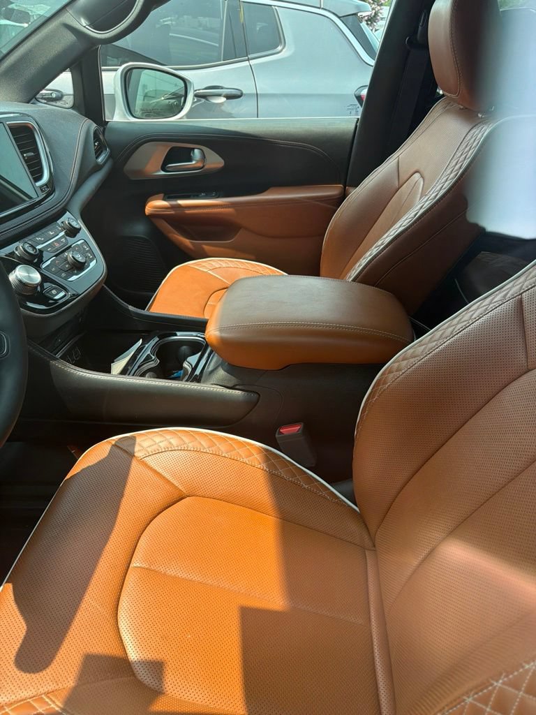 Used 2024 Chrysler Pacifica Pinnacle FWD image 7