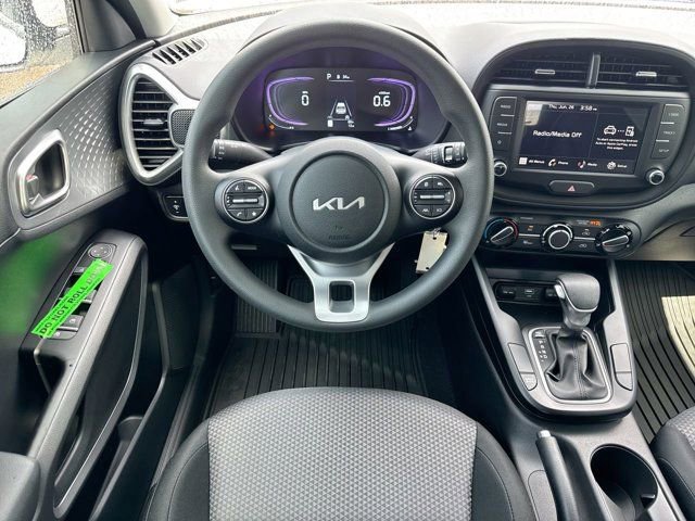 Used 2025 Kia Soul LX w/ LX Technology Package image 11