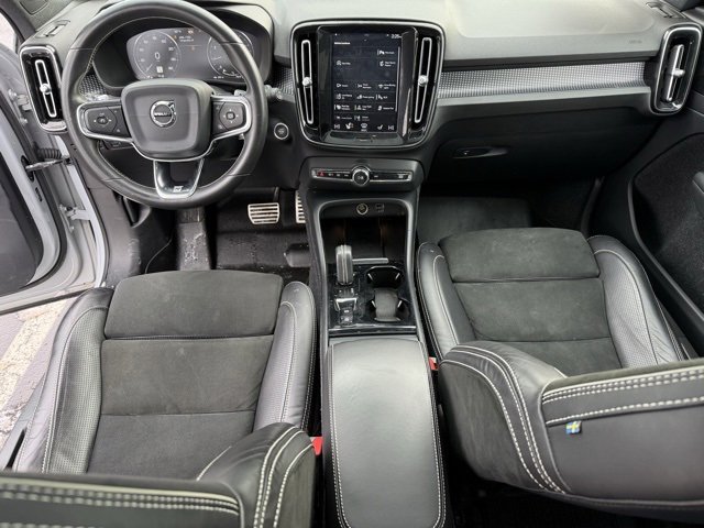 Used 2020 Volvo XC40 T5 R-Design image 9