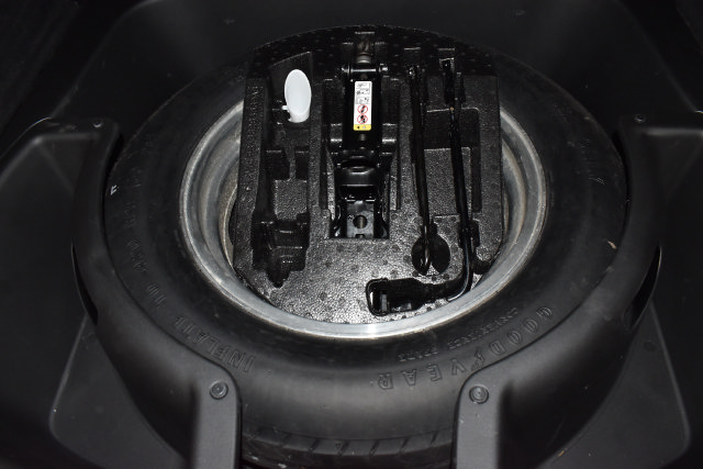 Used 2018 Jeep Grand Cherokee Limited AWD/4WD image 16