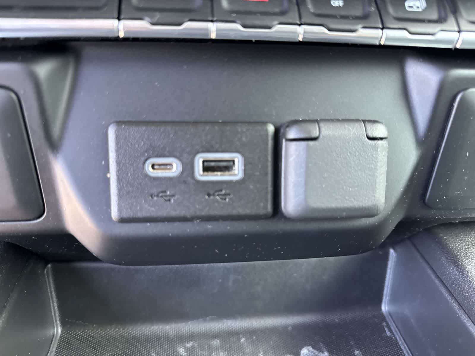 Used 2022 Chevrolet Silverado 1500 RST AWD/4WD image 38