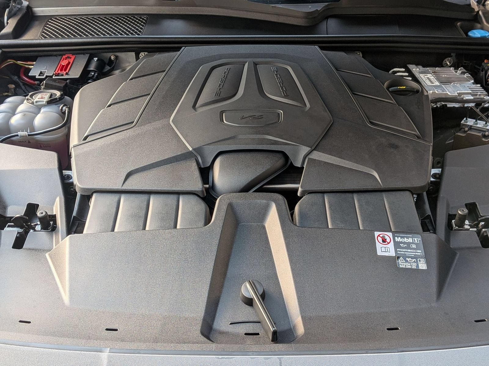 Certified 2026 Porsche Cayenne AWD/4WD image 28