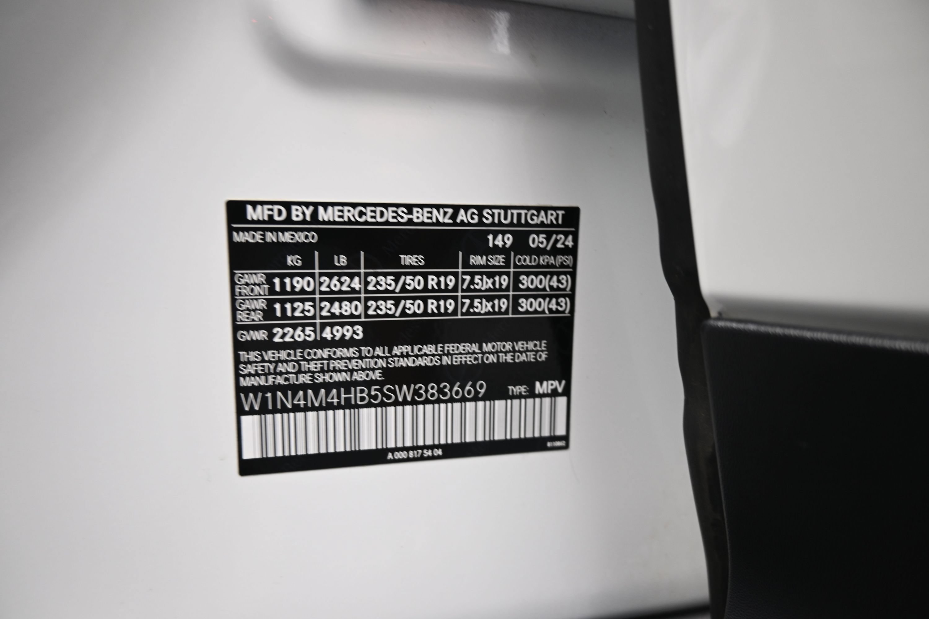 Used 2025 Mercedes-Benz GLB 250 4MATIC image 17