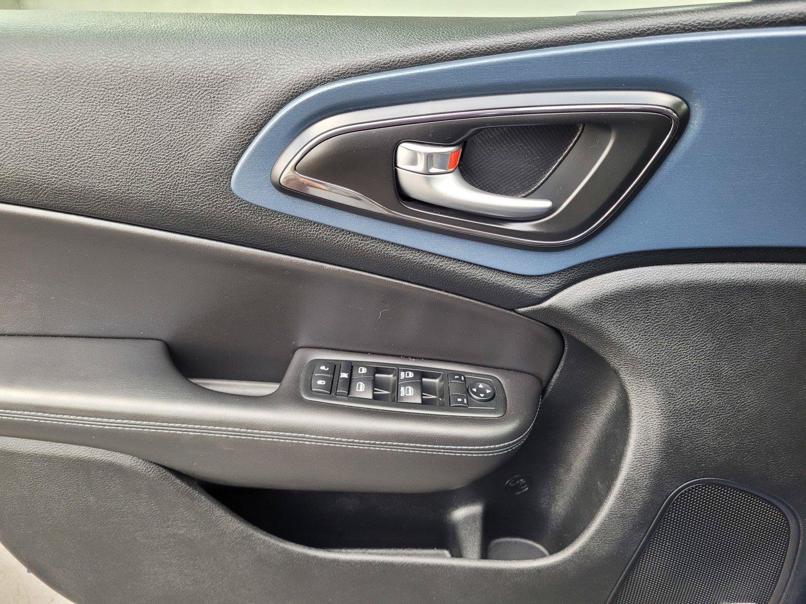 Used 2015 Chrysler 200 S w/ Navigation & Sound Group I FWD image 23