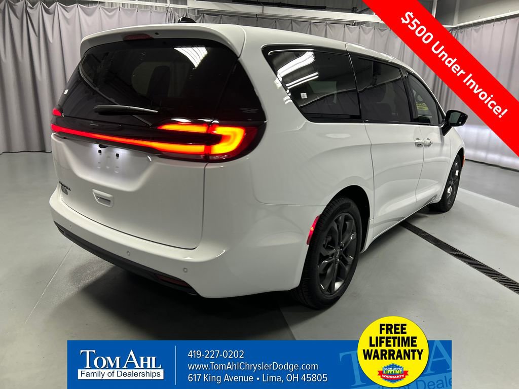 New 2026 Chrysler Pacifica Select image 7