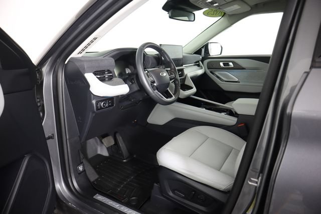 Used 2025 Ford Explorer Platinum w/ Ultimate Package AWD/4WD image 28