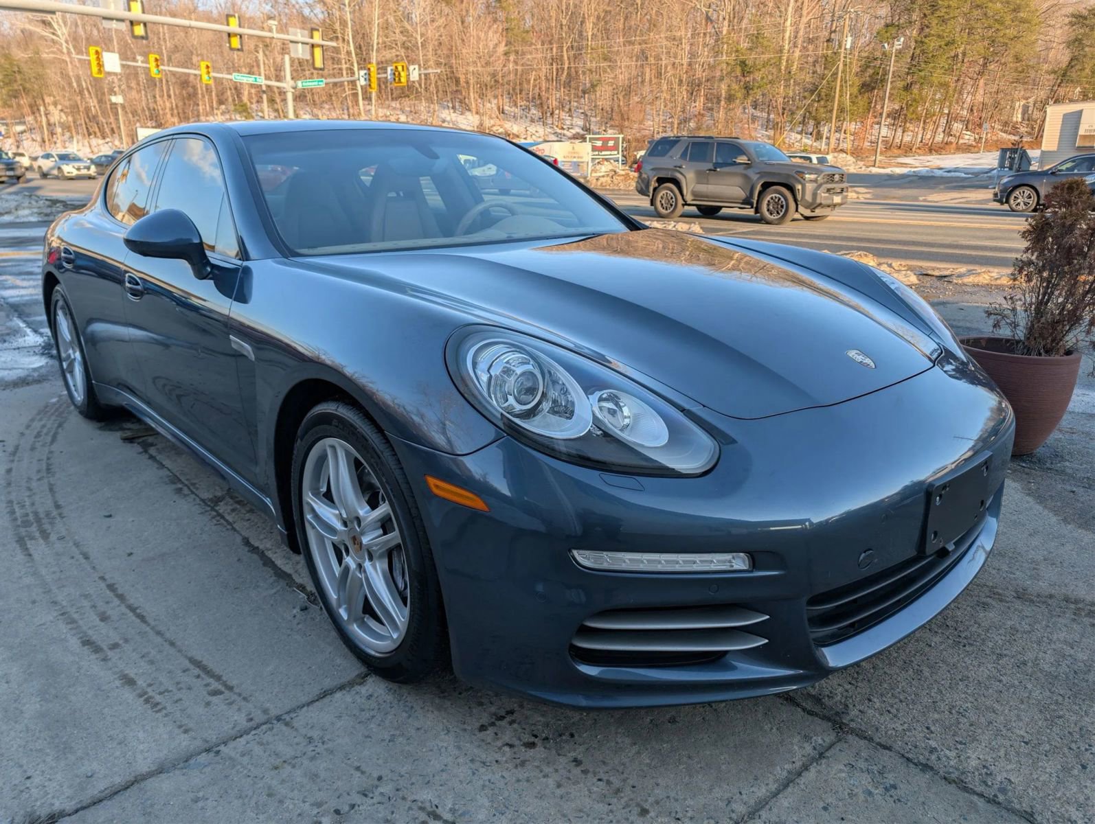 Used 2014 Porsche Panamera 4 image 8