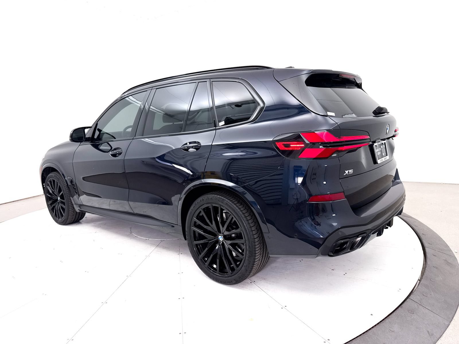 Used 2024 BMW X5 M60i AWD/4WD image 15