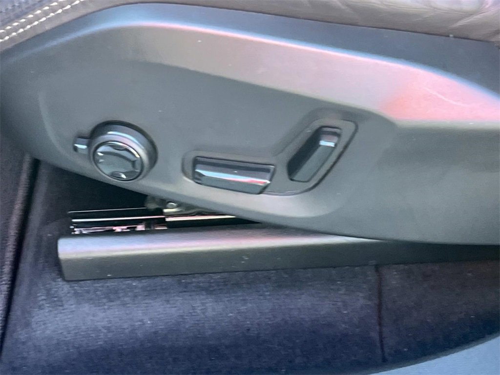 Used 2023 Volvo XC60 B5 Ultimate image 26