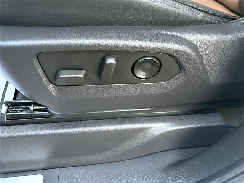Used 2024 Chevrolet Silverado 1500 High Country w/ Technology Package image 15