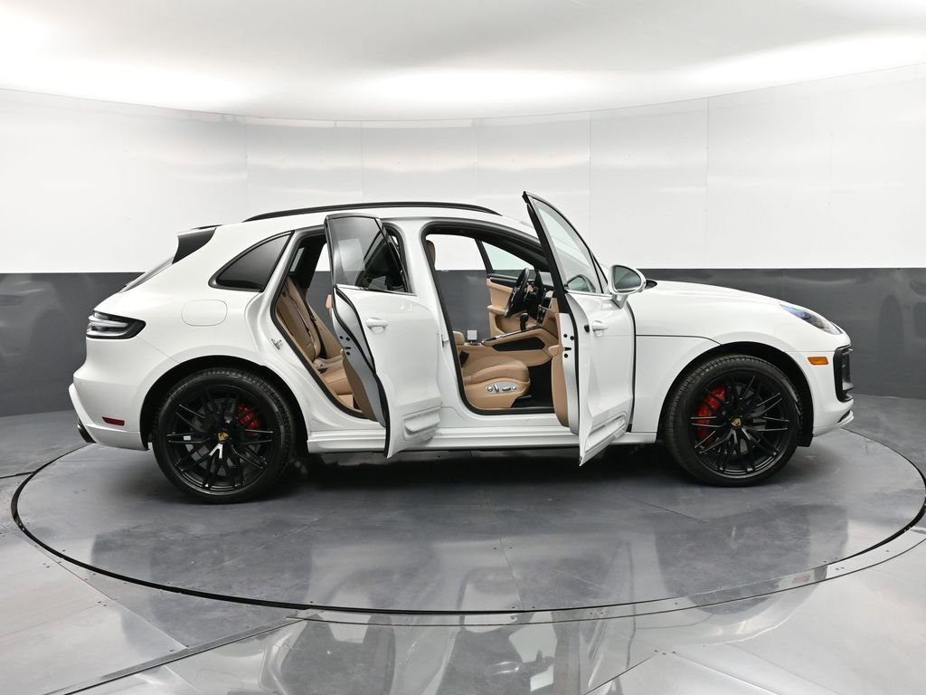 Certified 2025 Porsche Macan GTS AWD/4WD image 36