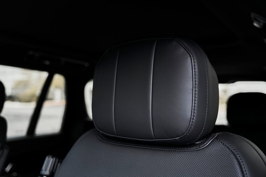 Used 2025 Land Rover Range Rover SE AWD/4WD image 43