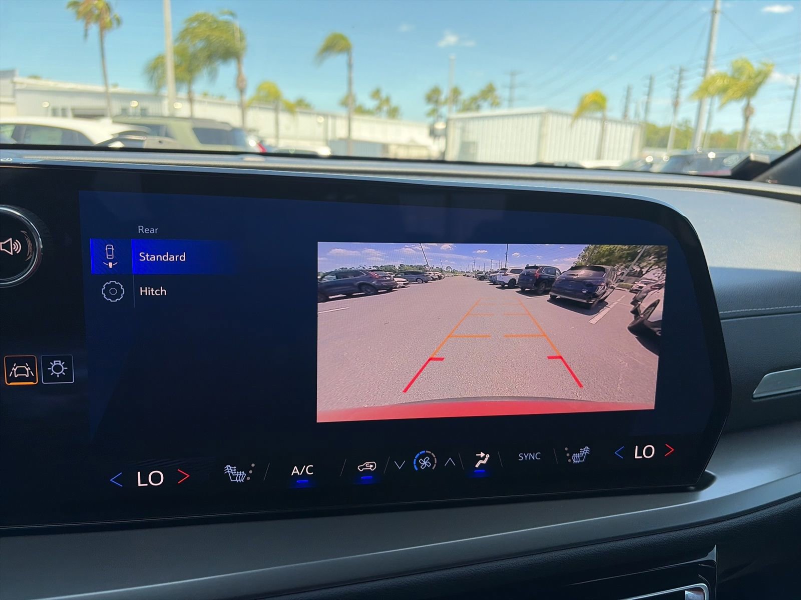 Used 2025 Chevrolet Traverse LT FWD image 16