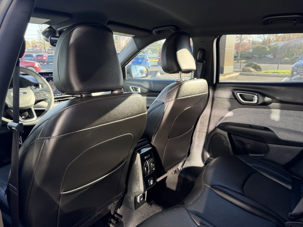 Used 2024 Jeep Compass Latitude image 29