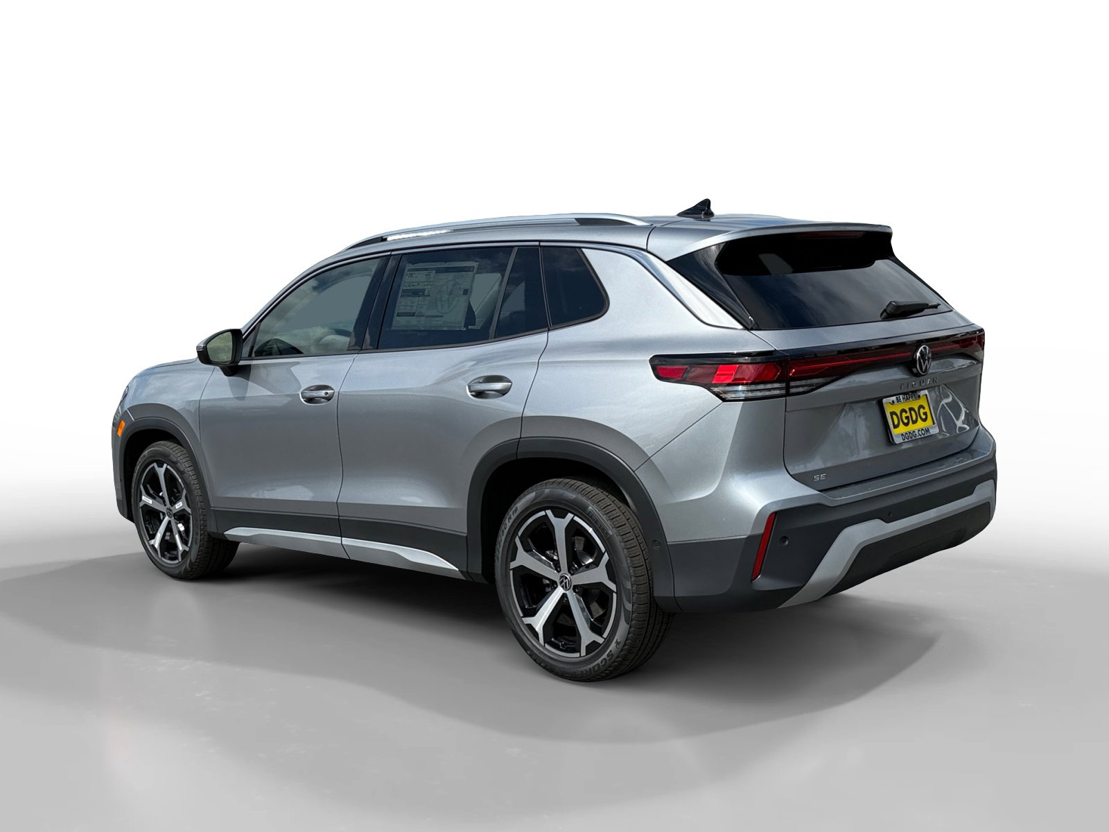 New 2026 Volkswagen Tiguan SE FWD image 3