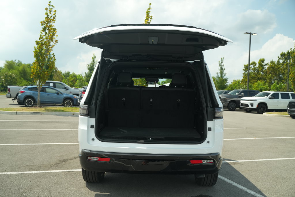 New 2026 Jeep Grand Wagoneer Limited AWD/4WD image 16