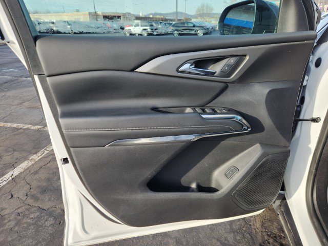 Used 2024 Chevrolet Traverse LT image 32