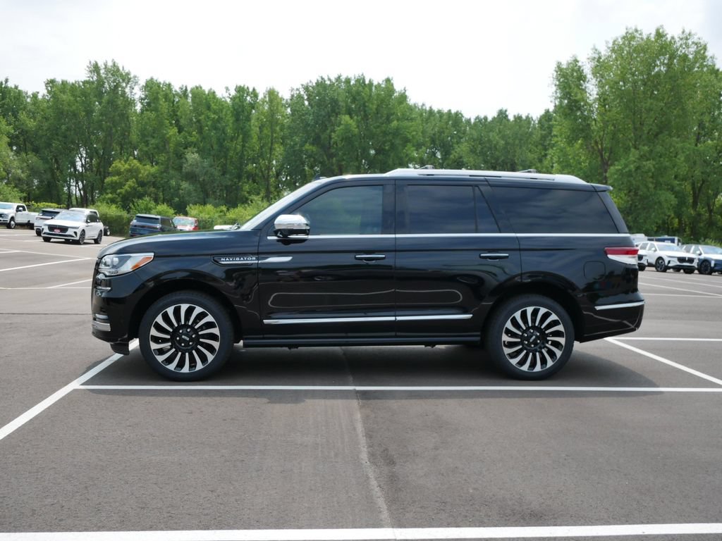 Used 2024 Lincoln Navigator Black Label AWD/4WD image 2