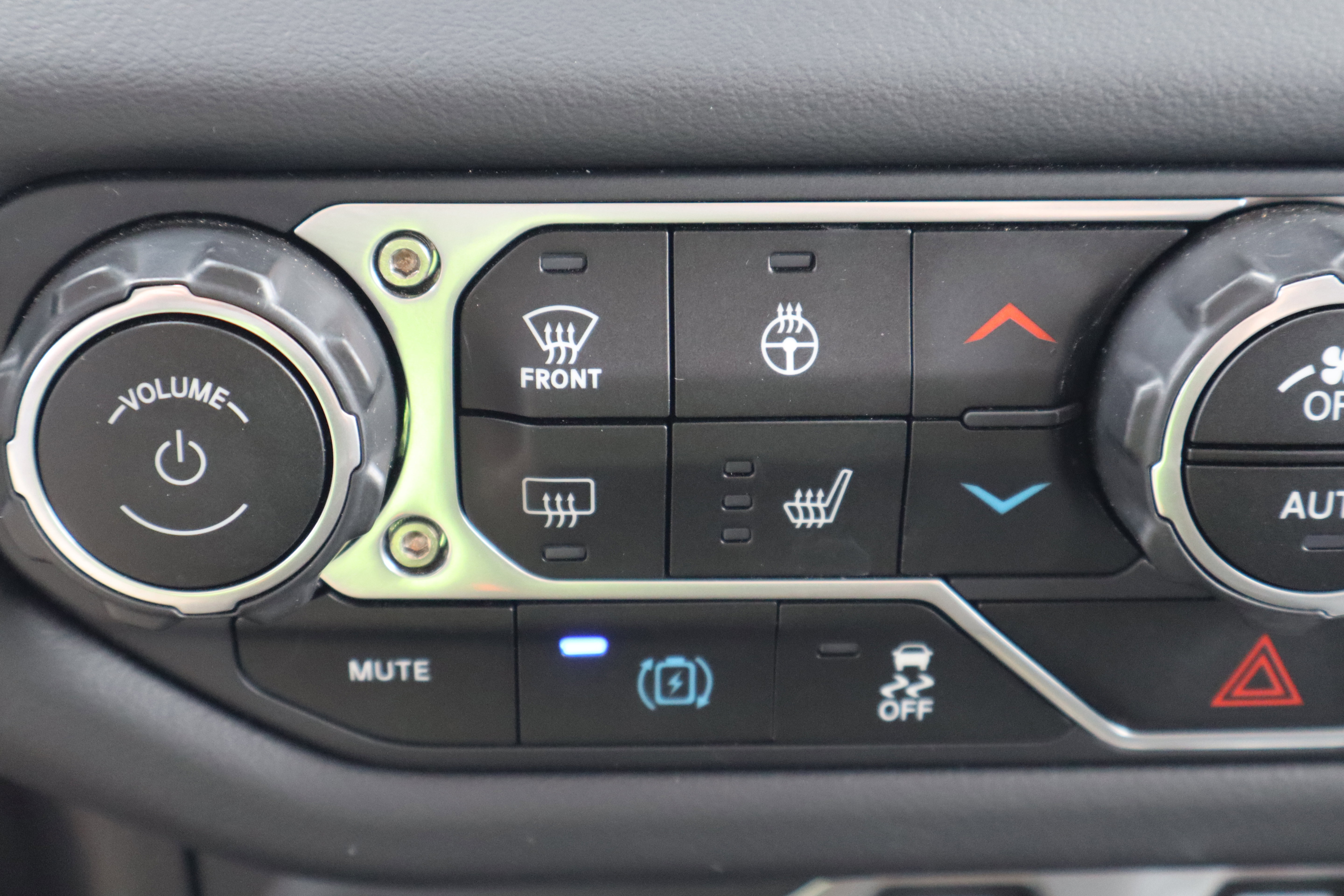 Used 2025 Jeep Wrangler Unlimited Sahara AWD/4WD image 23