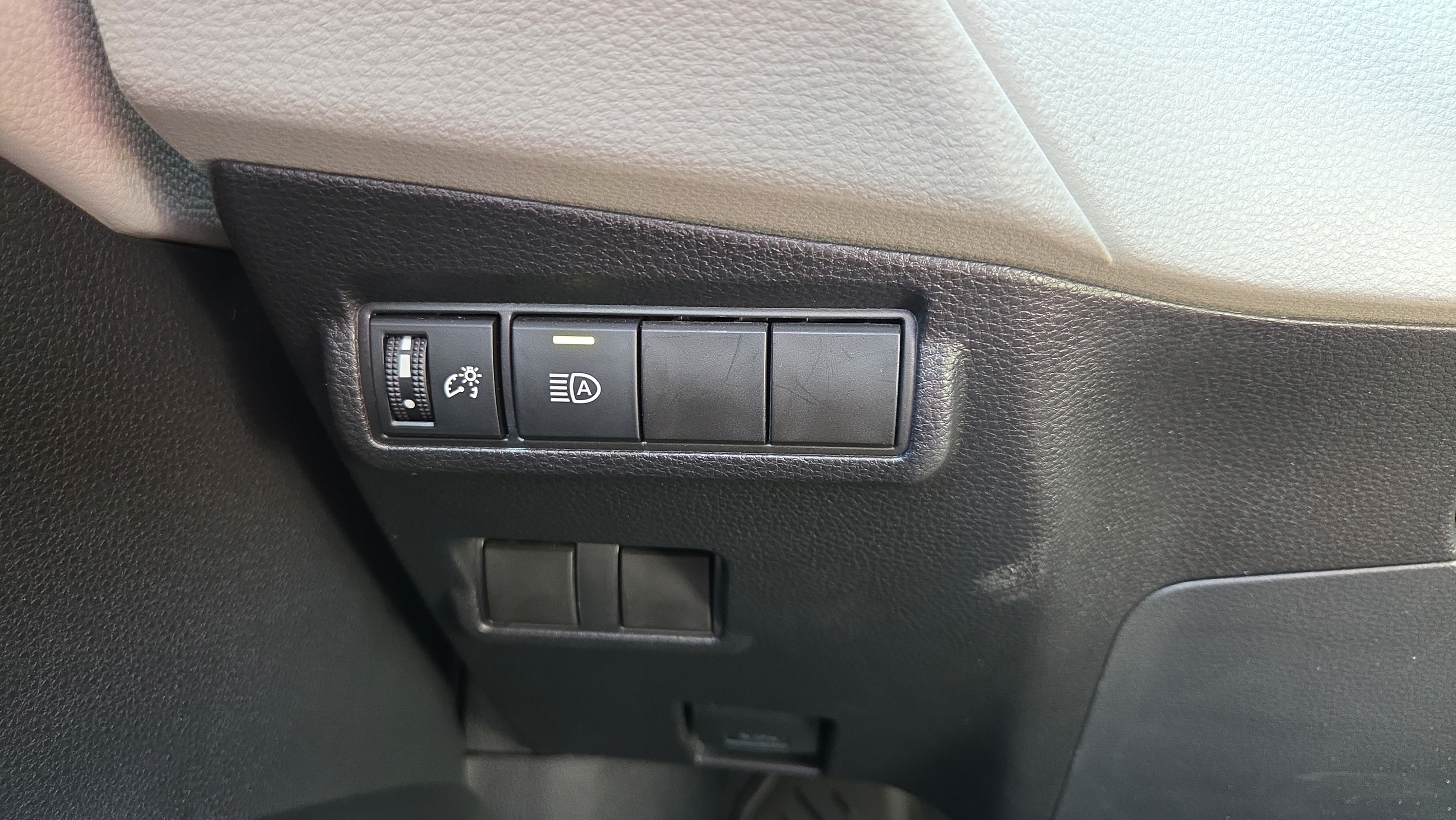 Certified 2025 Toyota Corolla Cross L FWD image 27