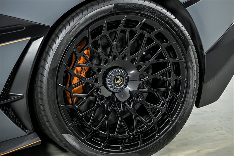 Used 2019 Lamborghini Aventador SVJ AWD/4WD image 30