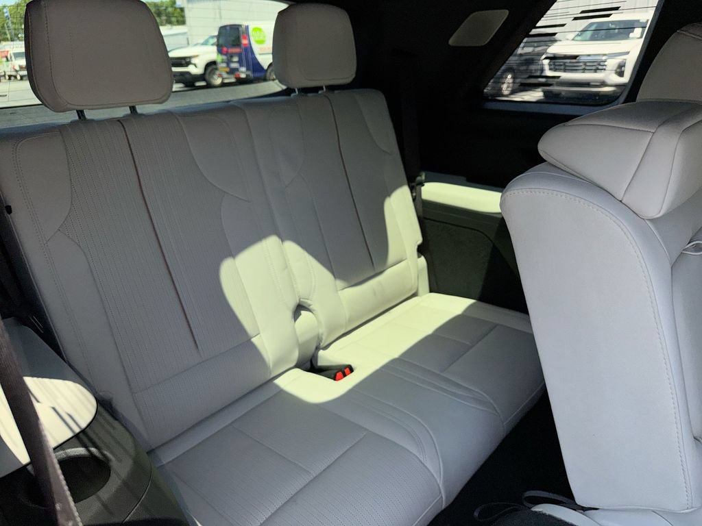 Used 2026 Cadillac Vistiq Luxury w/ LPO, Premium Carpet Package AWD/4WD image 30