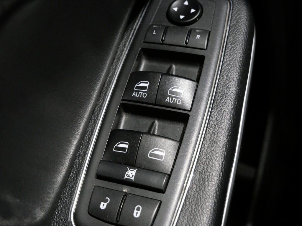 Used 2019 Dodge Charger SXT w/ Leather Interior Group image 13