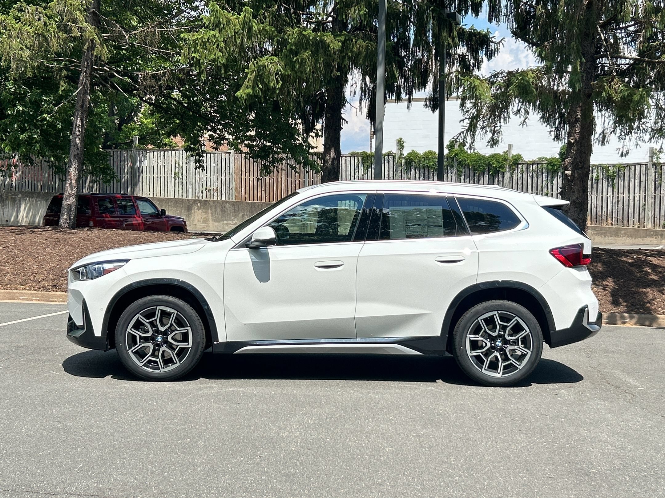 Used 2026 BMW X1 xDrive28i w/ Technology Package AWD/4WD image 2