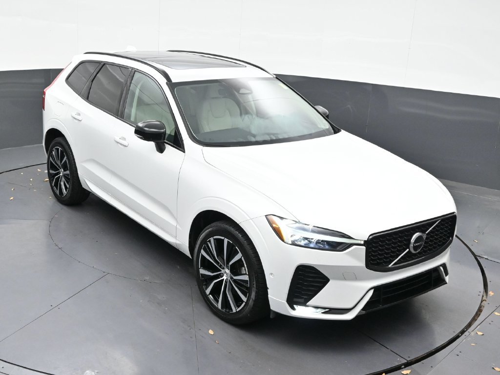 Certified 2024 Volvo XC60 B5 Plus AWD/4WD image 16