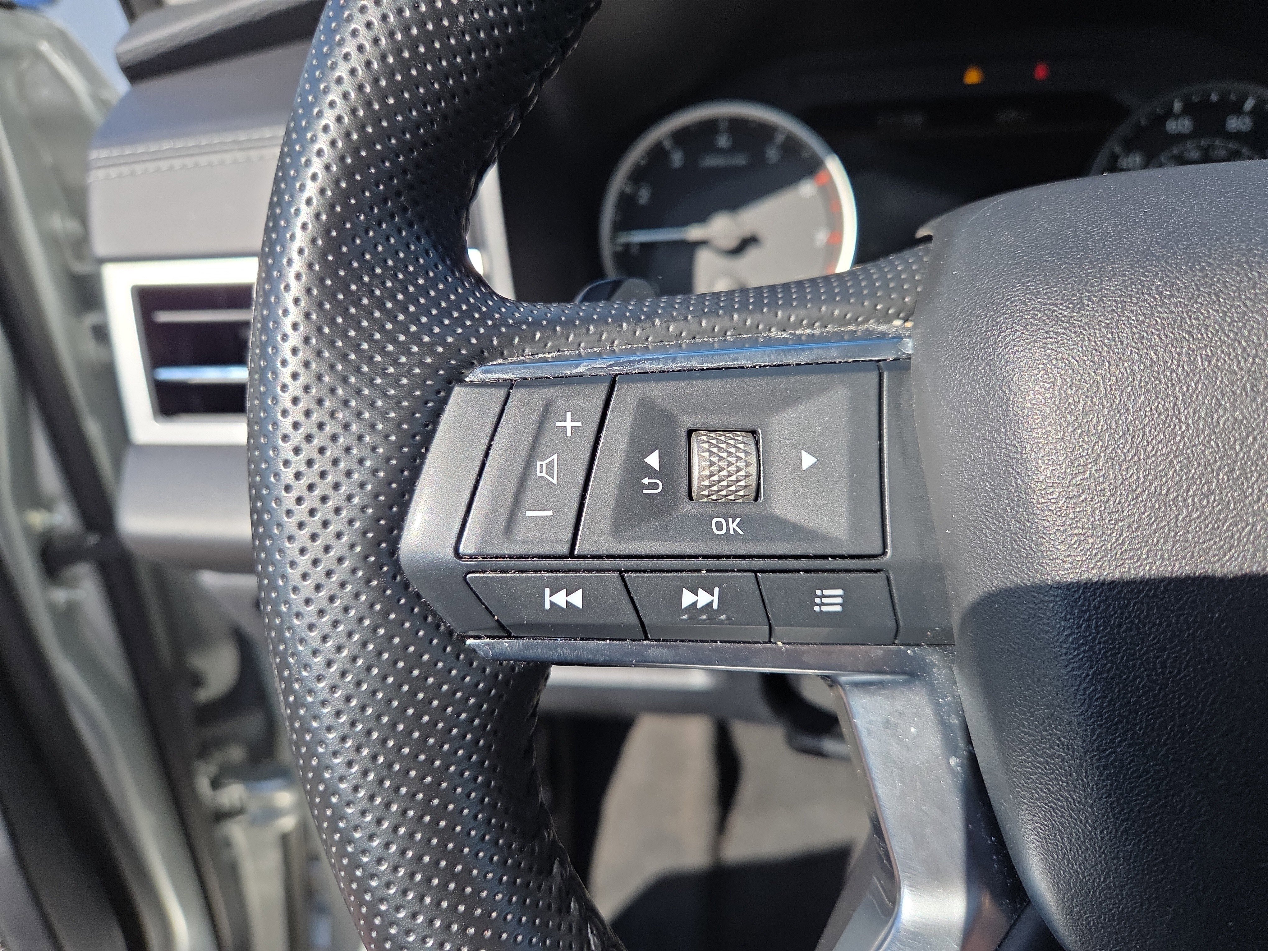 Used 2024 Mitsubishi Outlander SE Black Edition image 12