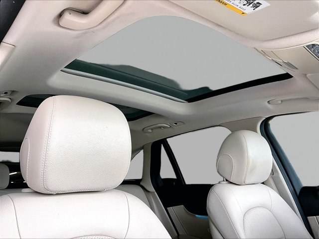 Used 2019 Mercedes-Benz GLC 300 4MATIC image 17