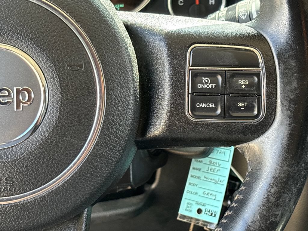 Used 2016 Jeep Wrangler Unlimited Sahara w/ Connectivity Group AWD/4WD image 21