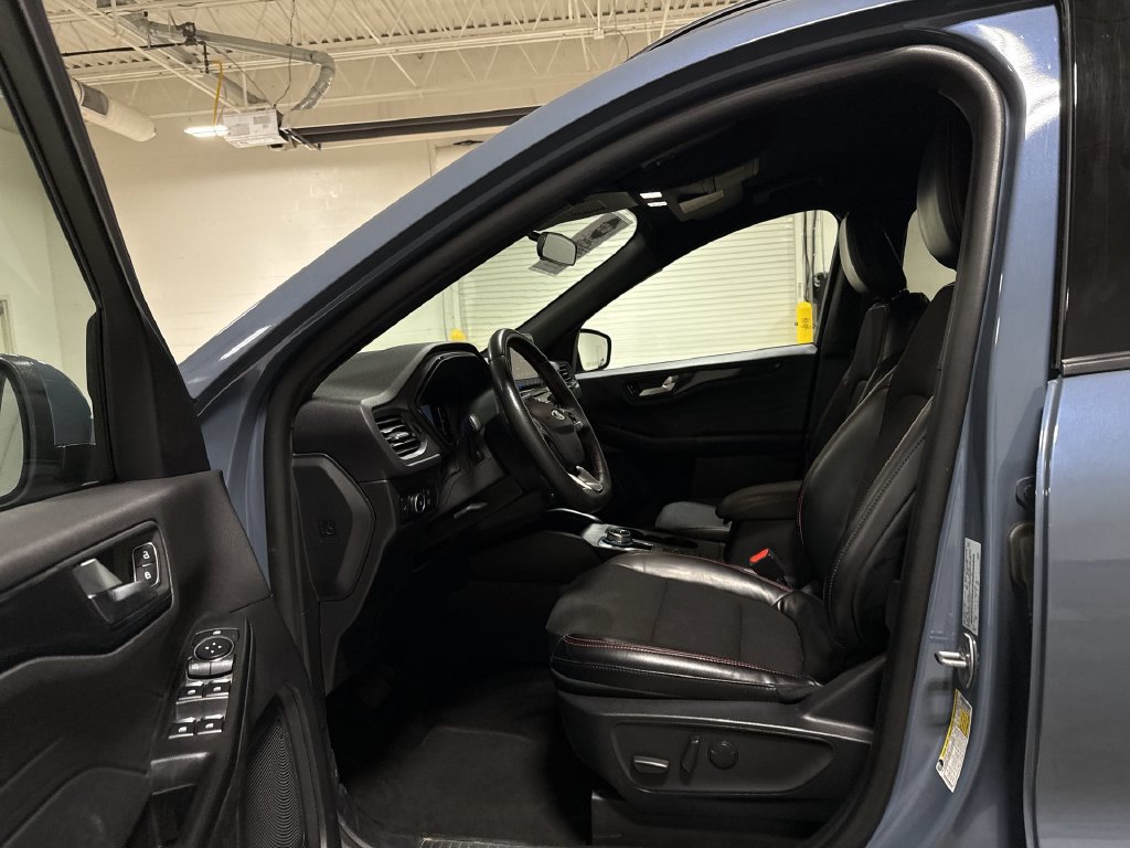 Used 2025 Ford Escape ST-Line Select AWD/4WD image 19