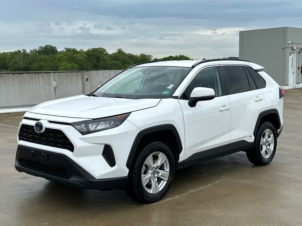Used 2021 Toyota RAV4 LE AWD/4WD image 2