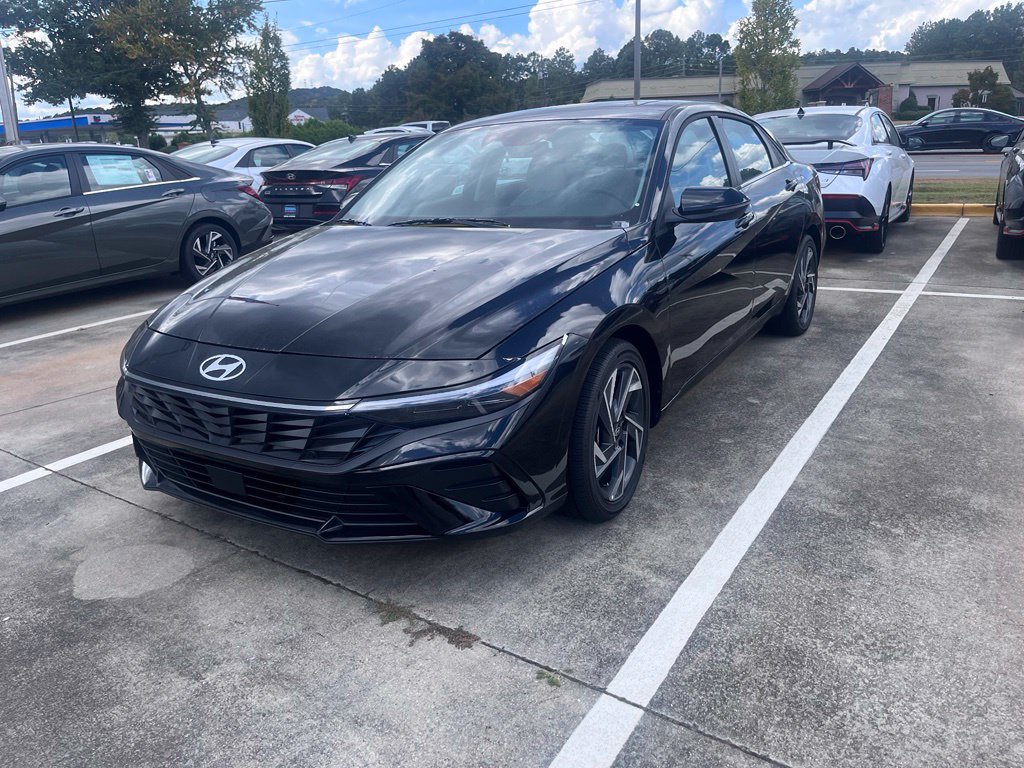 Used 2026 Hyundai Elantra Limited FWD image 2