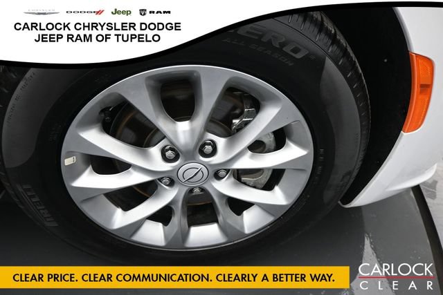 Used 2026 Chrysler Pacifica Limited FWD image 47